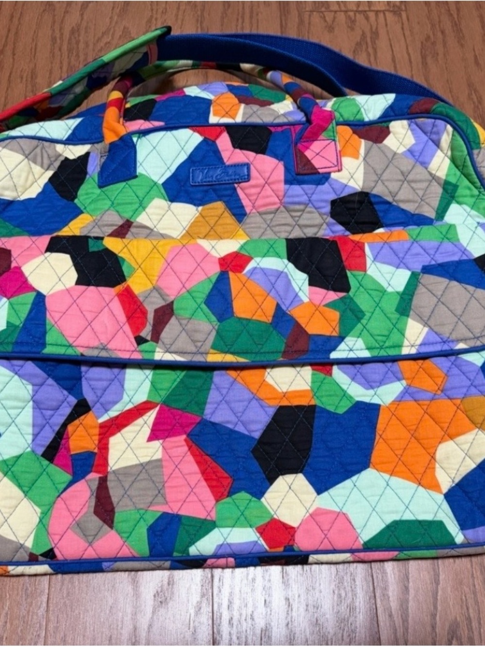 Vera Bradley “POP ART” Large Duffel- Retired and Highly Sought After Print - Picture 7 of 7
